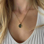 Колието Златен Кръг с 18К Позлата – Персонализирано с Гравиране, с медальон и гравирано име.