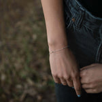 Многоцветна сребърна гривна S925 на ръка, стилно бижу за всекидневна употреба.