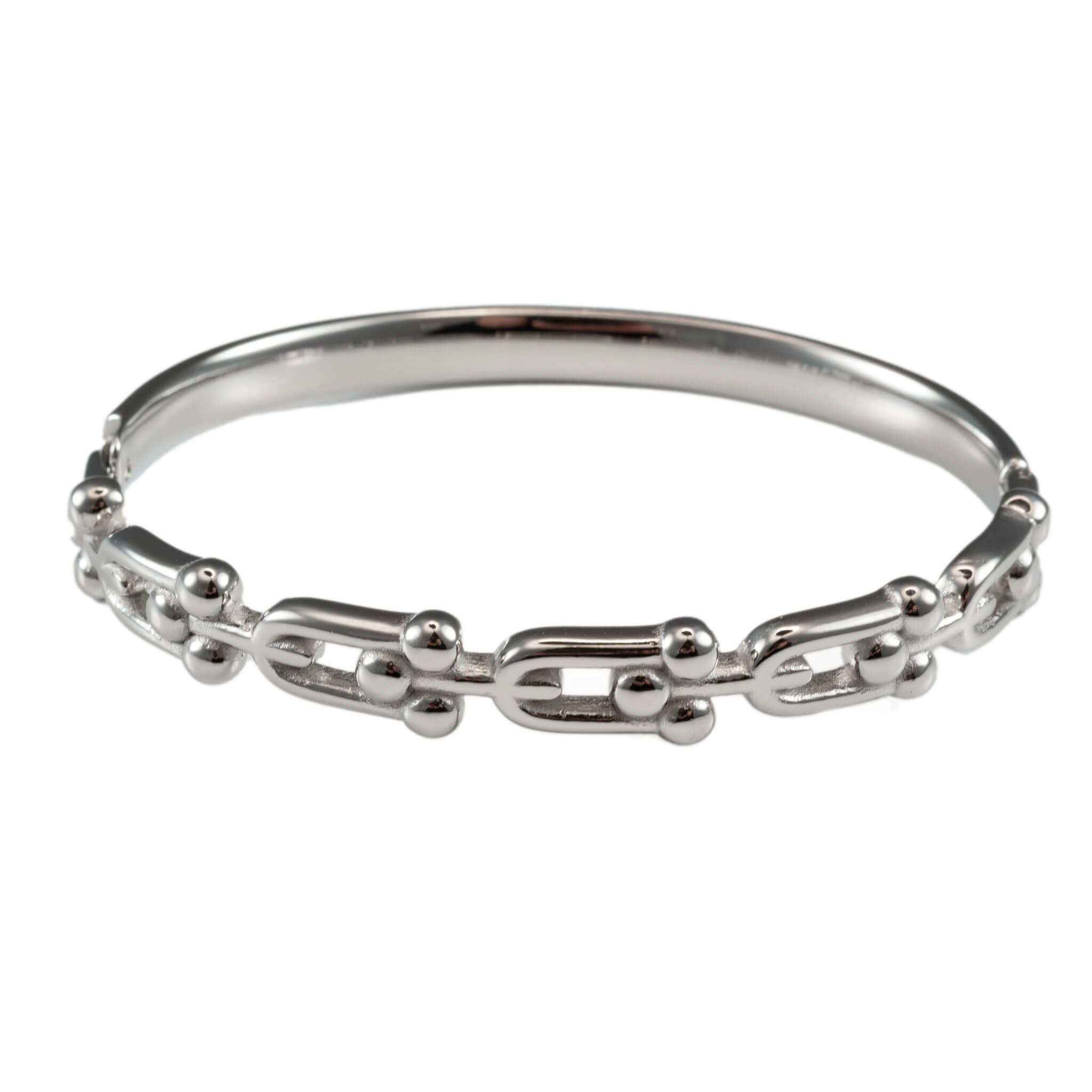 Твърда сребърна гривна с елегантен минималистичен дизайн, изработена от висококачествени материали.