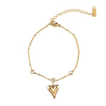 Мека зластиста гривна със сърце и блещукащи камъни, перфектен романтичен аксесоар.