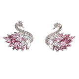 Сребрист лебед с розови нюанси