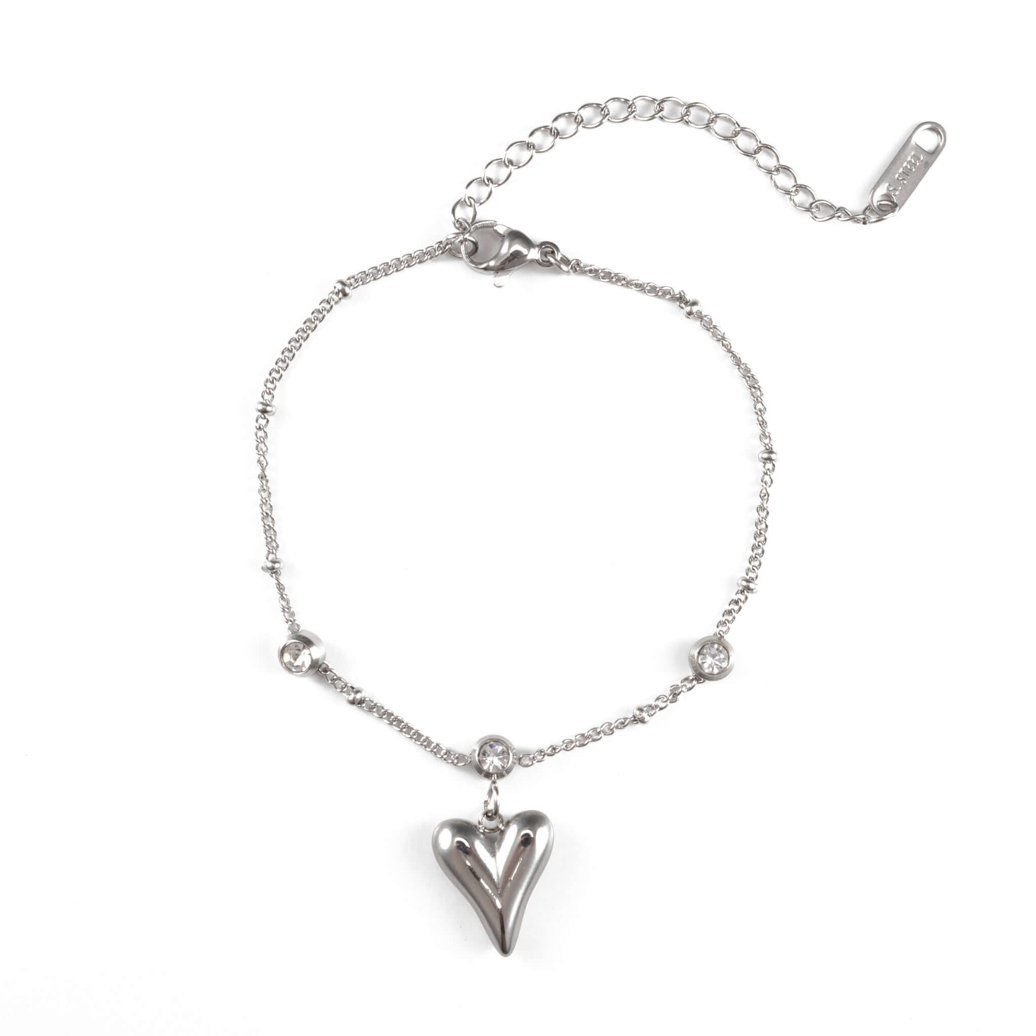 Мека зластиста гривна със сърцевидна висулка и кристали, изработена от медицинска стомана.