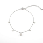 Гривна за глезен с капковидни циркониеви камъни, изработена от медицинска стомана.