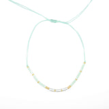 Ръчно изработена бохо гривна за глезен с нежни перли и златисти мъниста на пастелна основа.