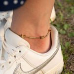 Гривна за глезен с пеперудки, стилна и елегантна, допълваща ежедневни и летни тоалети.