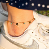 Гривна за глезен с детелина и тюркоазени мъниста, носеща късмет и свежест.