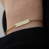 Златиста Гривна Спомен с 18К позлата – Персонализирана с Гравиране на ръка с елегантен дизайн.