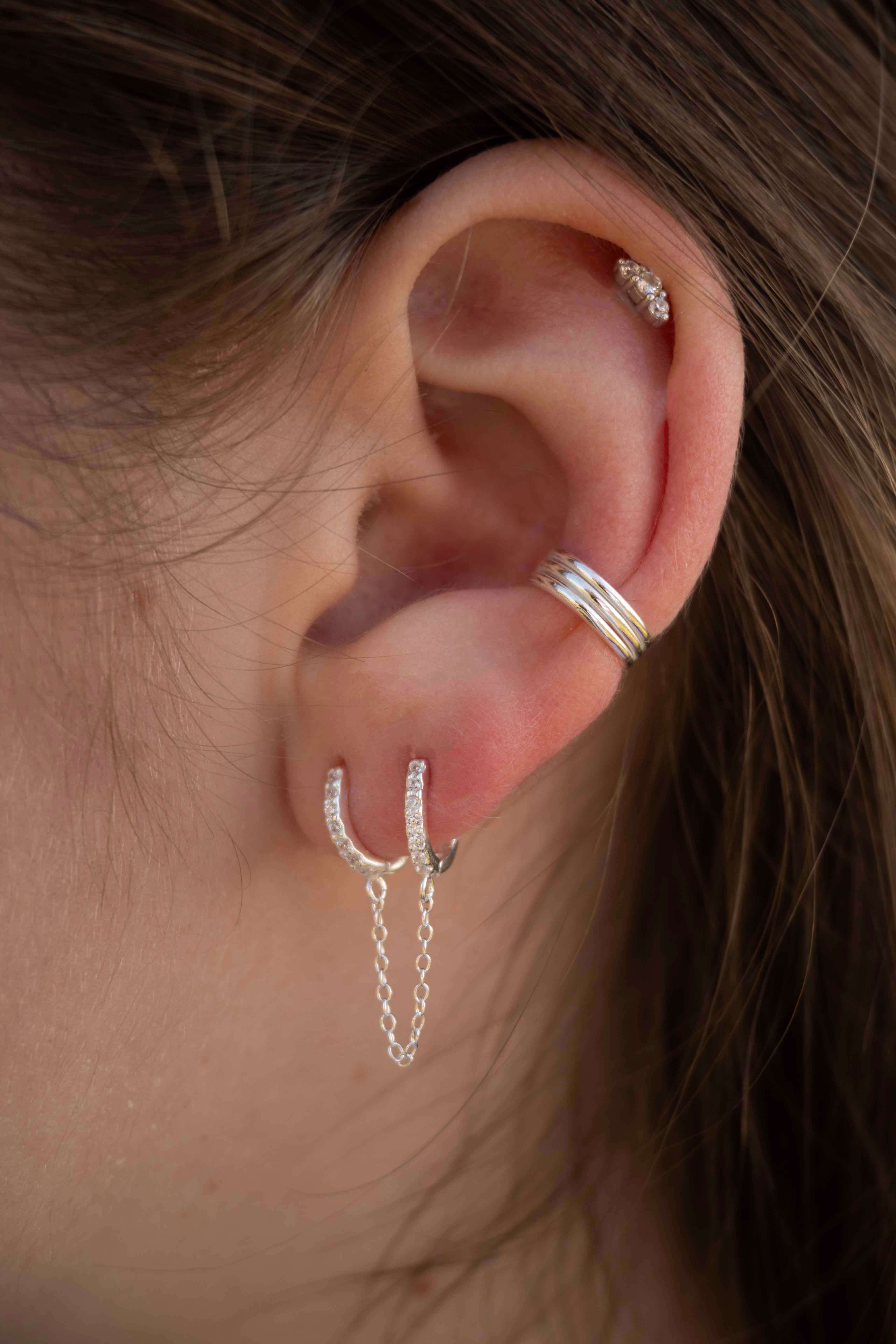 Сребърни Обеци Twin Chain S925, обеци пиърсинг за хрущял с кристали и цирконий.