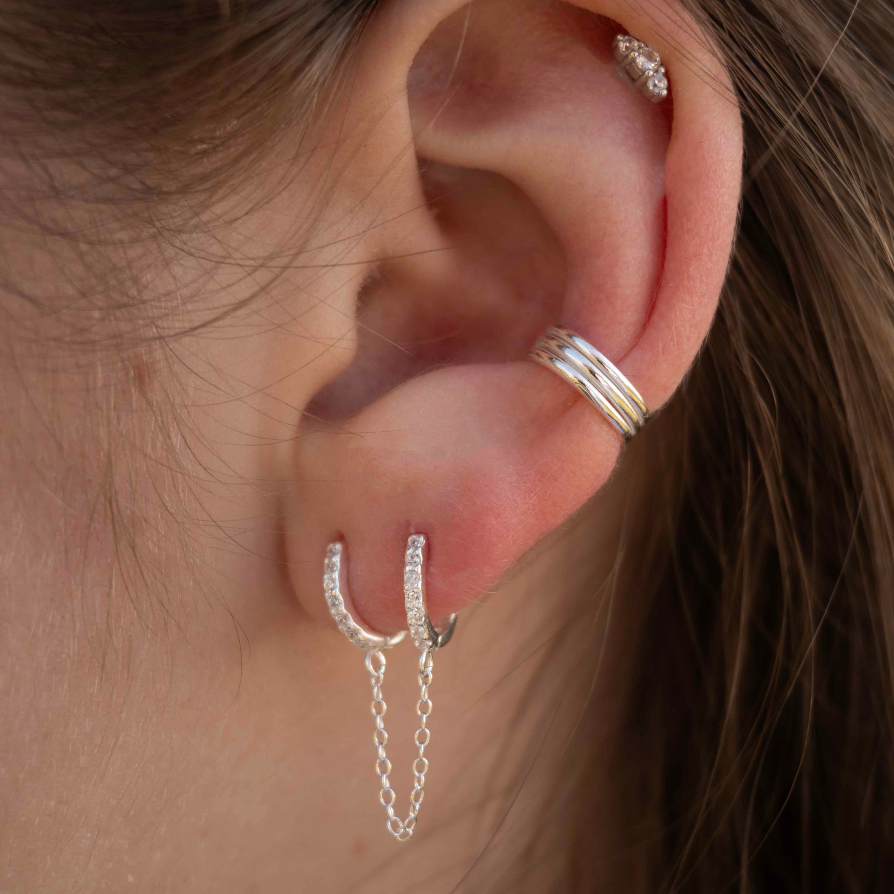 Сребърна Тройна Обеца - пиърсинг обеци за хрущял с елегантен дизайн и титаново колче.