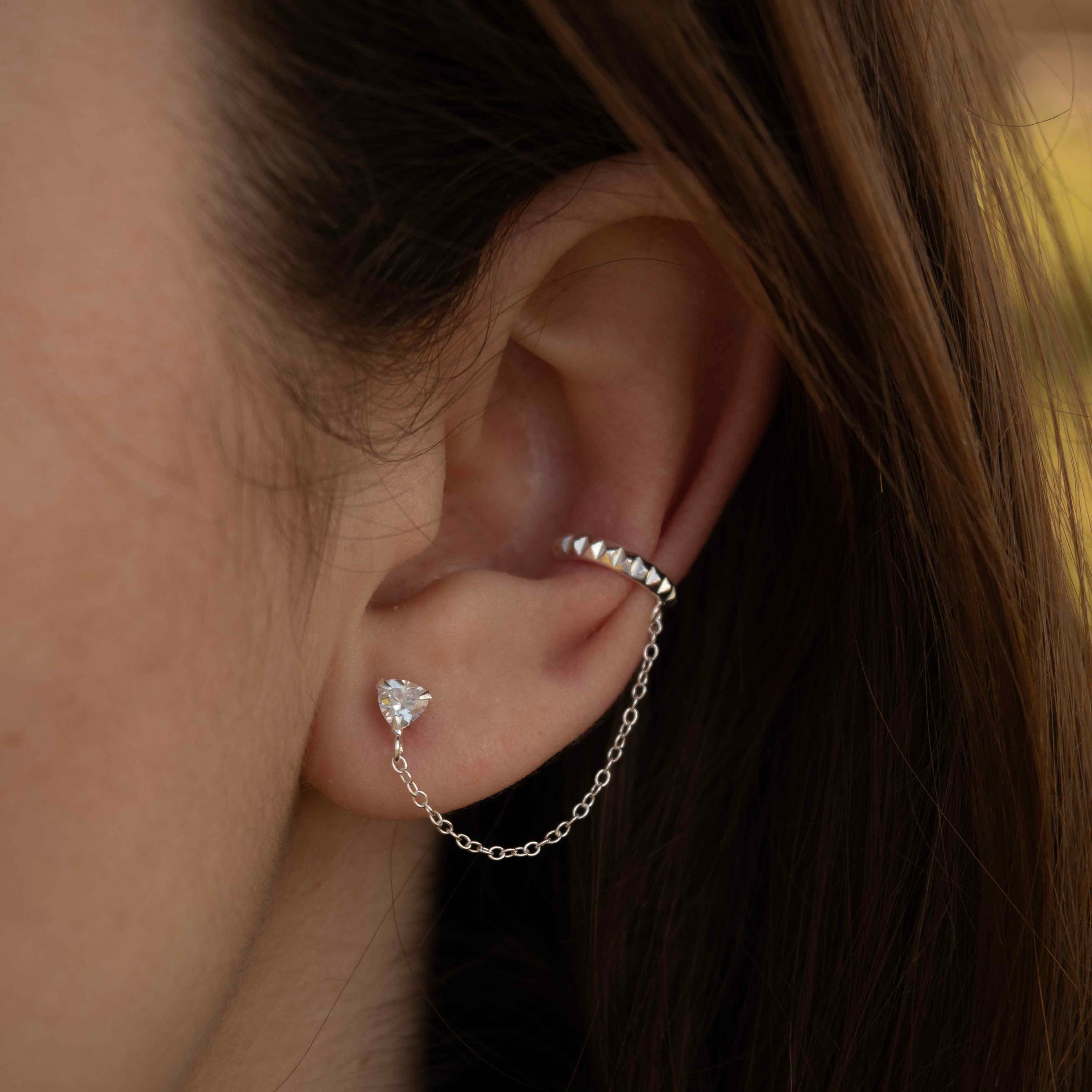 Сребърни Обеци Infinity Link S925, пиърсинг обеци за хрущял с кристал и цирконий на човешко ухо.