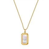Колие Opal Frame с опал и 18К златно покритие от медицинска стомана, нежно бижу.