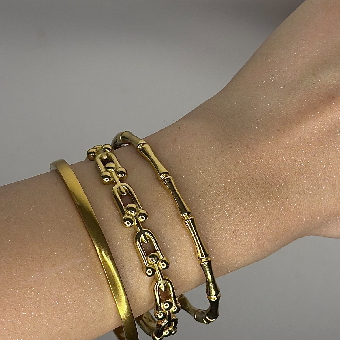 позлатени гривни