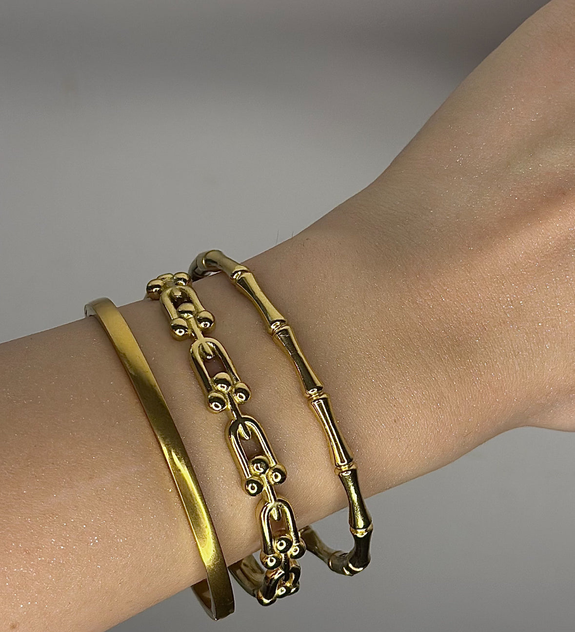 позлатени гривни