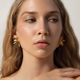 Обeци Листа в 2 цвята, модел с позлатени листа, стилни обeци в златист цвят.