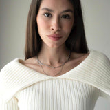 Двойно колие paperclip и синджирче с 18К златно покритие, носено от модел.