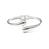 Сребърна гривна с изчистен дизайн и уникални детайли, изработена от медицинска стомана.