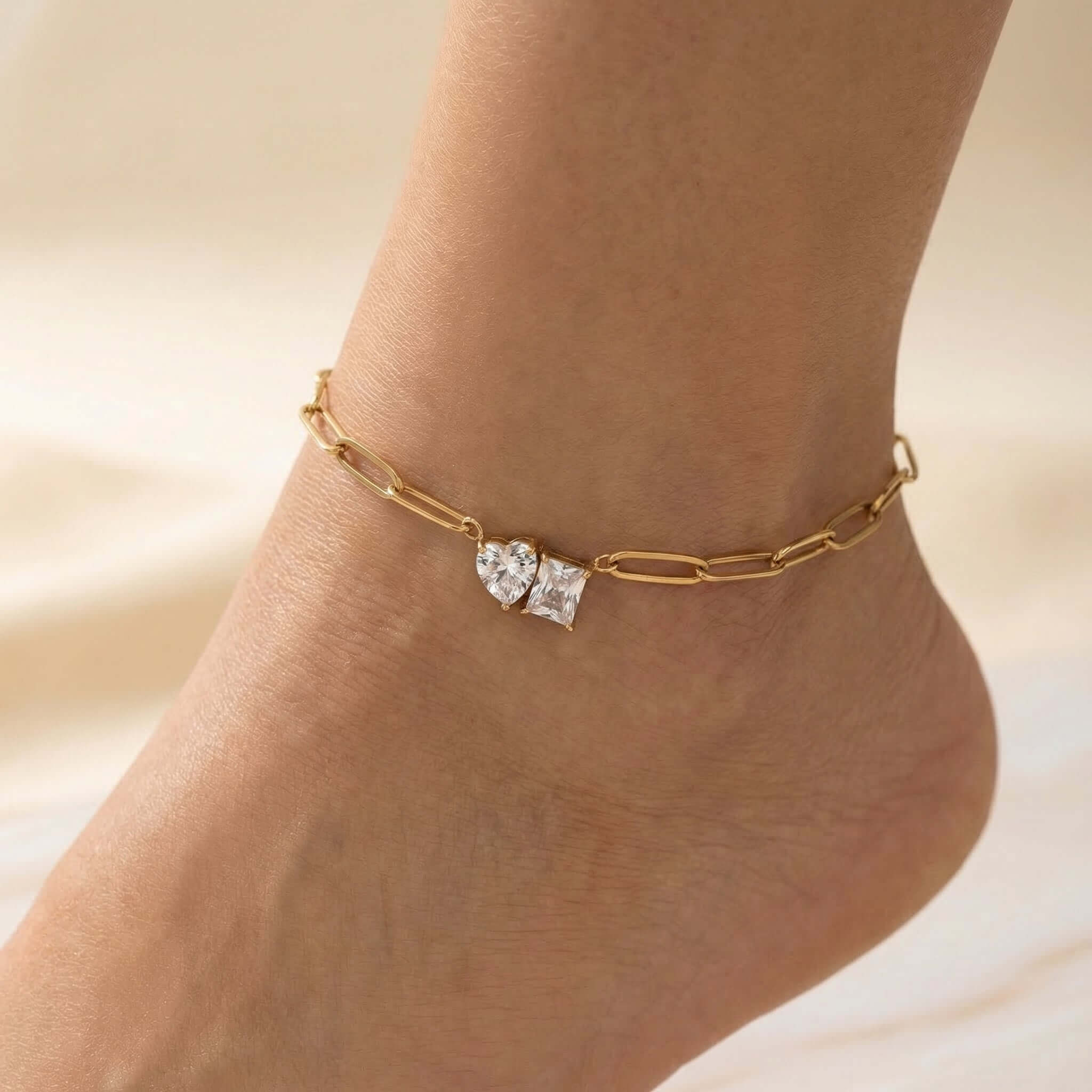 Златиста Гривна за Глезен Duo Spark с 18К Позлата, изработена от неръждаема стомана с кубичен цирконий.