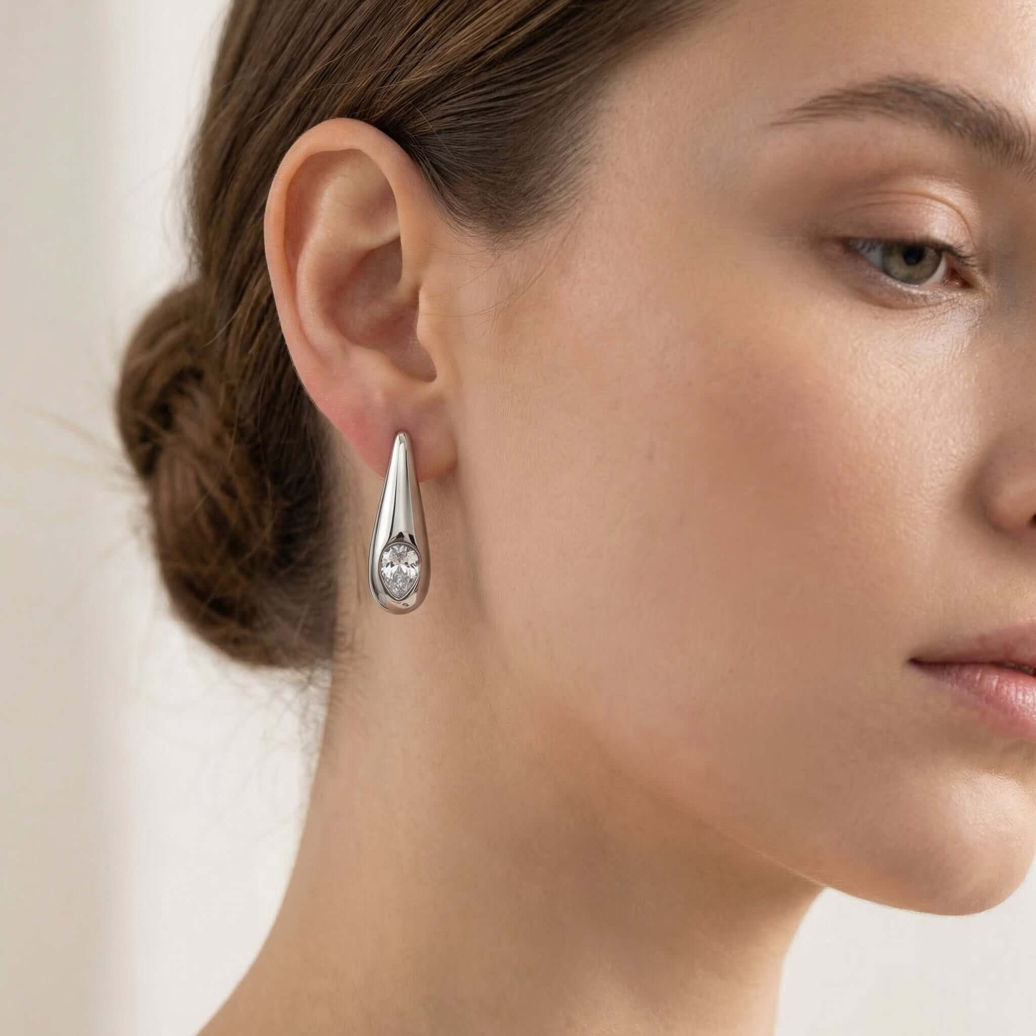 Обеци Aura Drop с 18К Златно Покритие, идеални за пиърсинг обеци и обеци за хрущял.