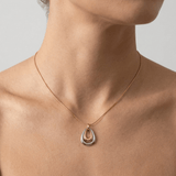 Колие Luna Duo в златисто с 18К покритие, нежен небесен мотив за всеки ден.