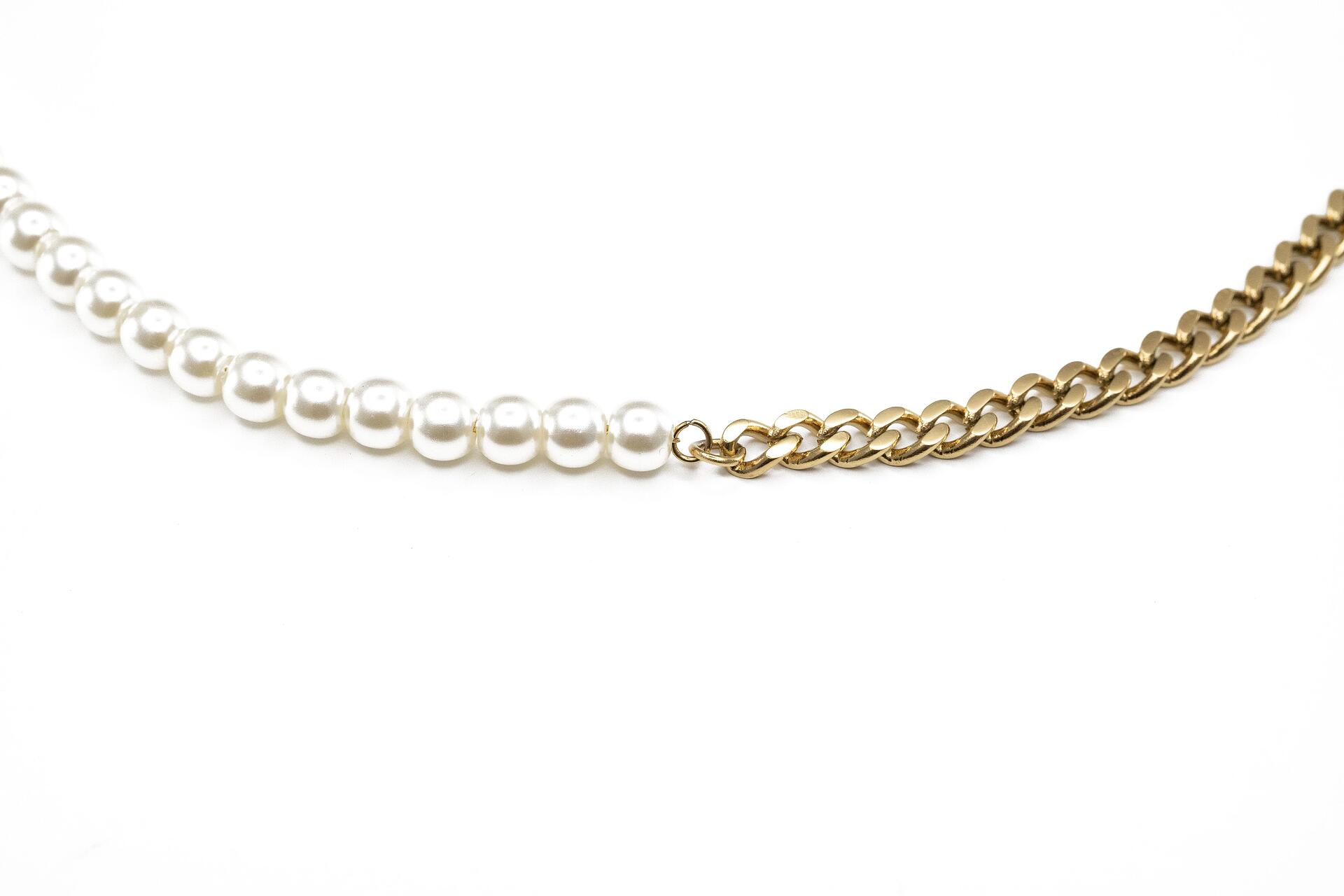 Колие с перли и златен синджир, хипоалергенна медицинска стомана, 41 см, 18К златно покритие.