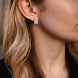 Комплект обеци и колие от сребро S925, изискан и минималистичен дизайн, носител на елегантност.