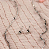 Комплект сребристи топчета - колие + обеци