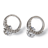 Кръгли обеци с блестящ камък в златист цвят, изработени от медицинска стомана.