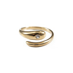 Пръстен Lyna с 18K златно покритие и кристал, регулируем, модерен, елегантен дизайн.