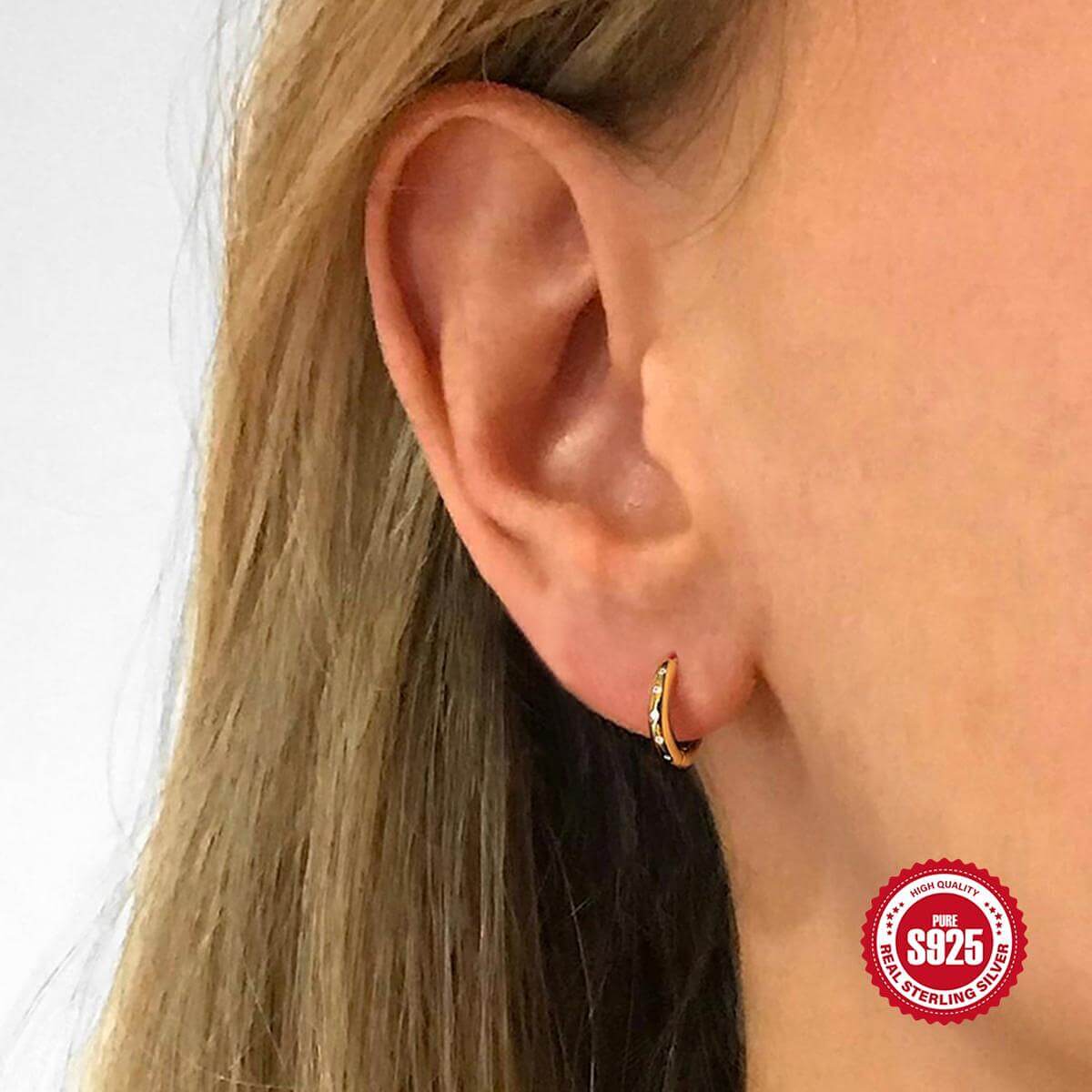 Сребърни минималистични обеци "Golden Sparkle" с 18K златно покритие и циркониеви камъни.