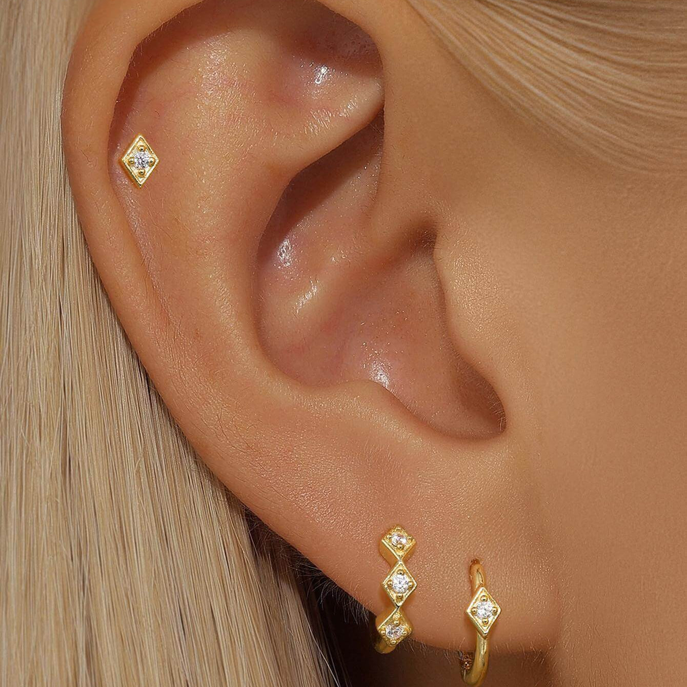 Сребърни обеци Belles с 18K златно покритие, елегантен дизайн с кристали, идеални за всеки повод.