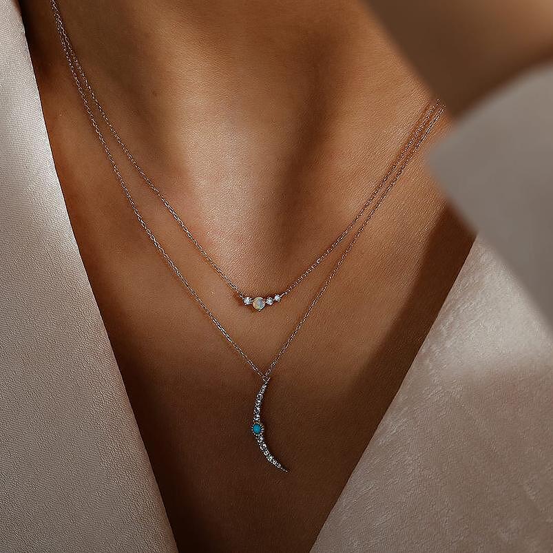 Сребърно колие с опал и диамант, 18K златно покритие, нежно и стилно, подходящо за елегантни дами.