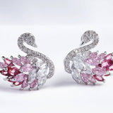 Сребрист лебед с розови нюанси