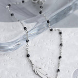 Сребриста гривна за крак перо с малки топчета