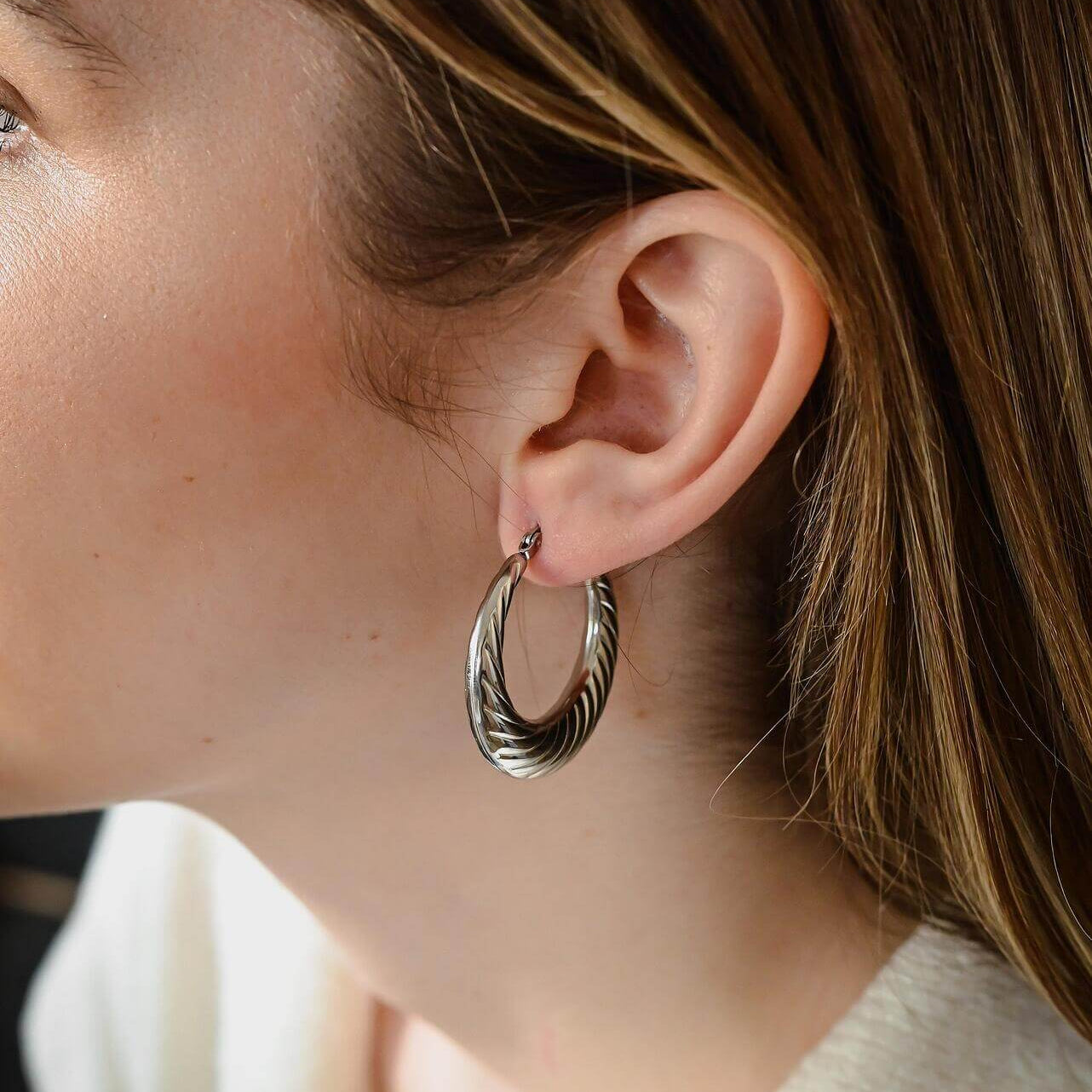 Обеци Кроасан 2025 - 2 цвята