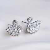 Сребристи обеци лебед