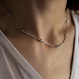 Сребристо дамско колие с топчета