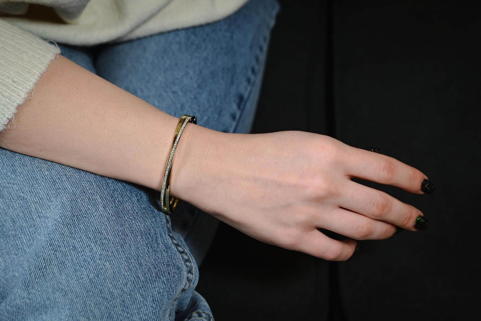 Твърда гривна с камъни цирконий Bliss