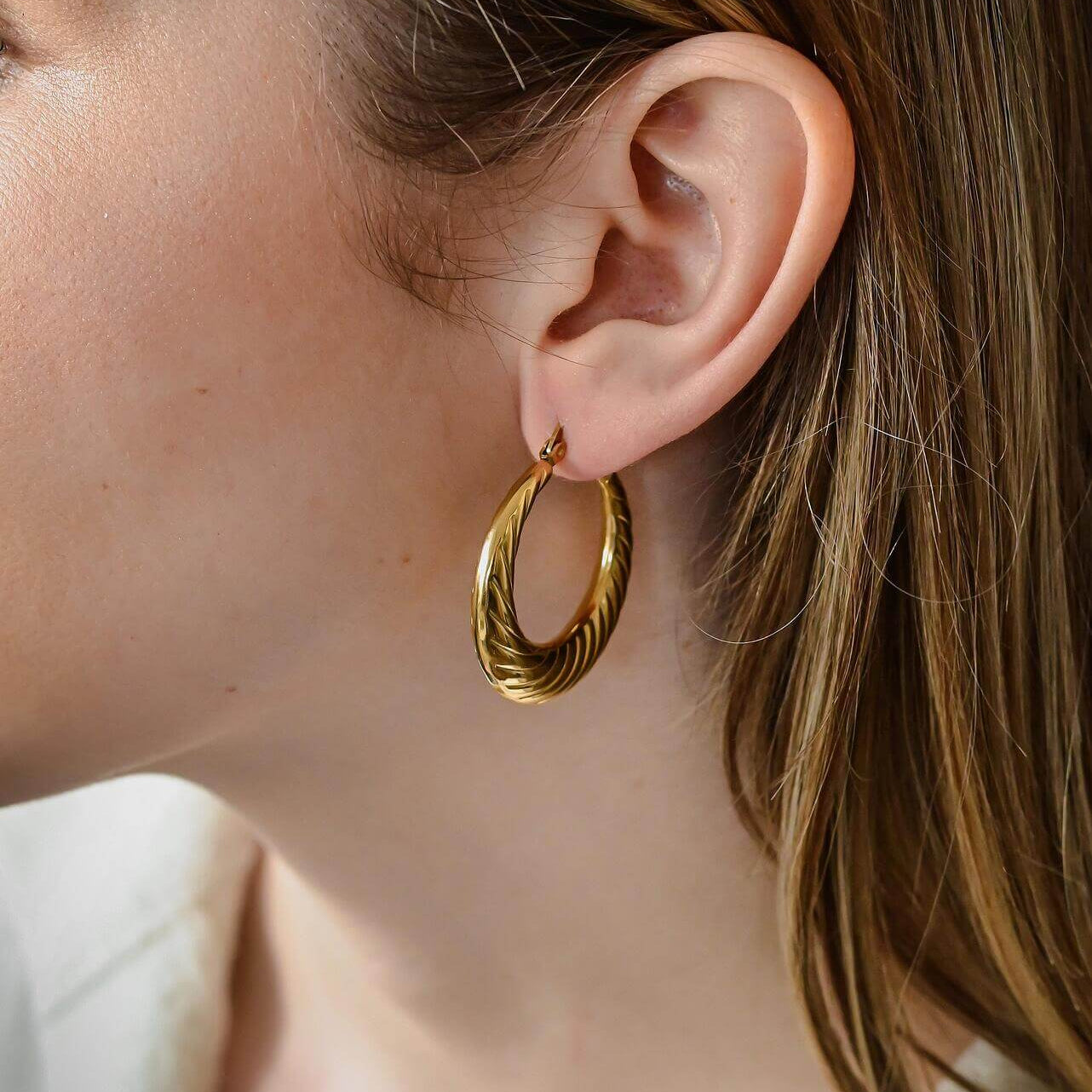 Обеци Кроасан 2025 - 2 цвята