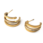 Златисти тройни обеци със седеф, изработени от медицинска стомана, идеални за специални поводи и ежедневна употреба.