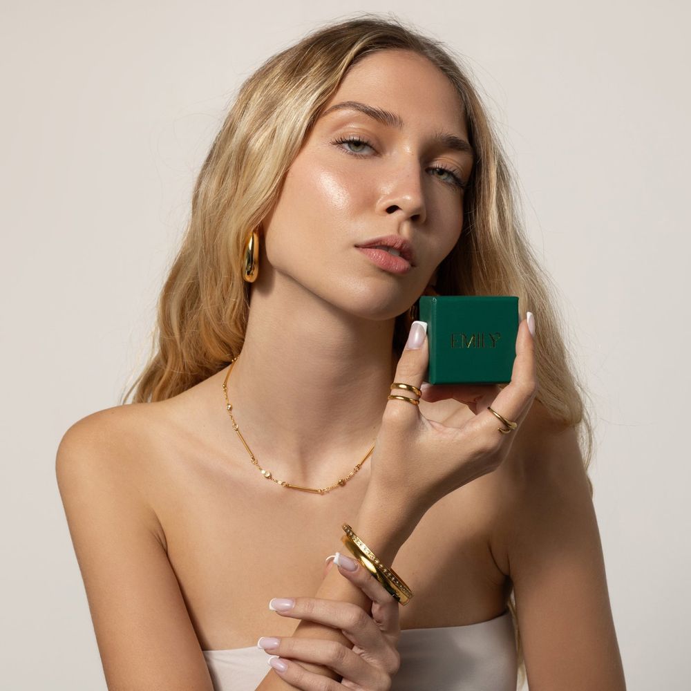 Златни обеци колие и гривна дамски бижута emily.bg